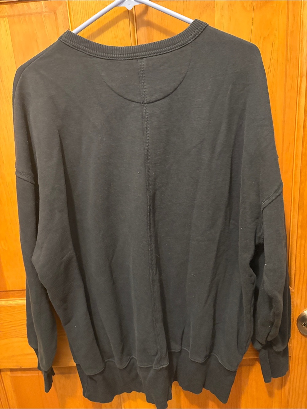 American Eagle Outfitters Black Crewneck Sweatshirt with "LET'S HANG OUT" - Picture 4 of 4